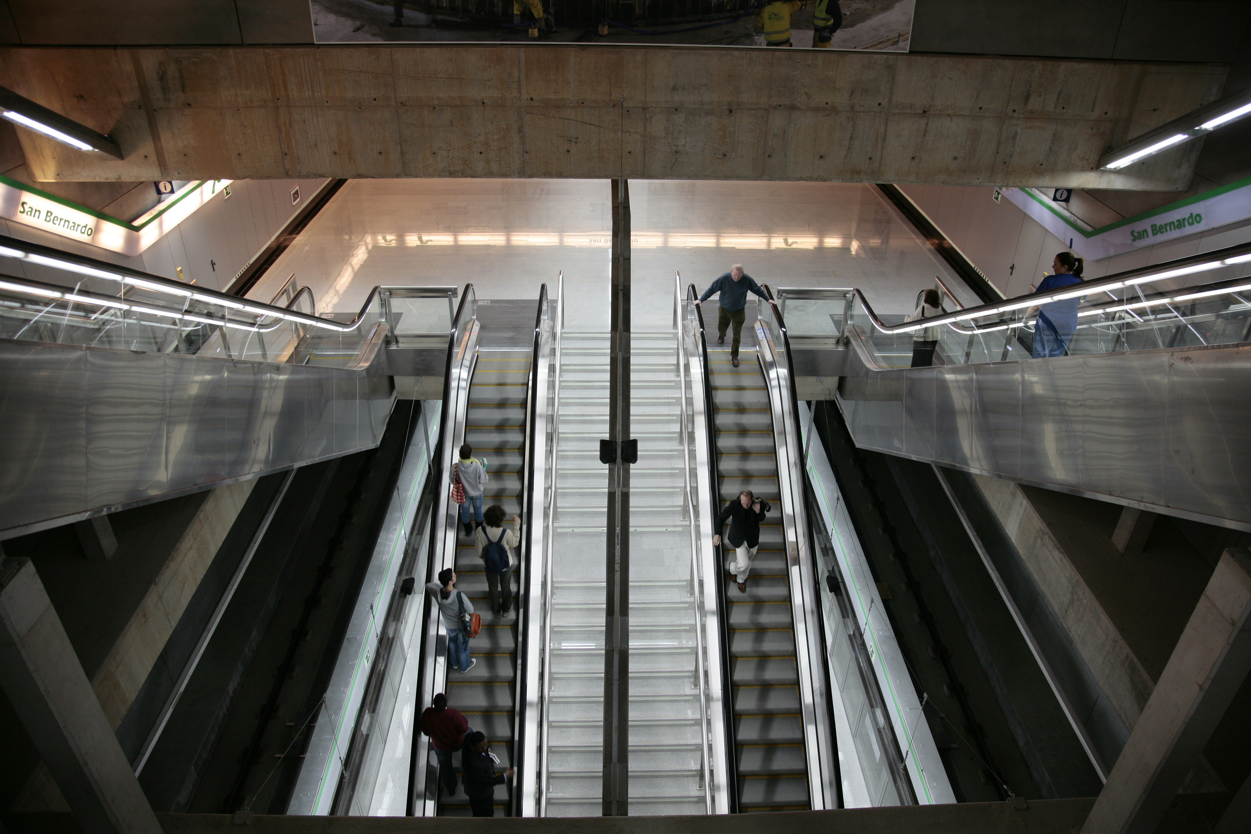 Escalators and moving walkways